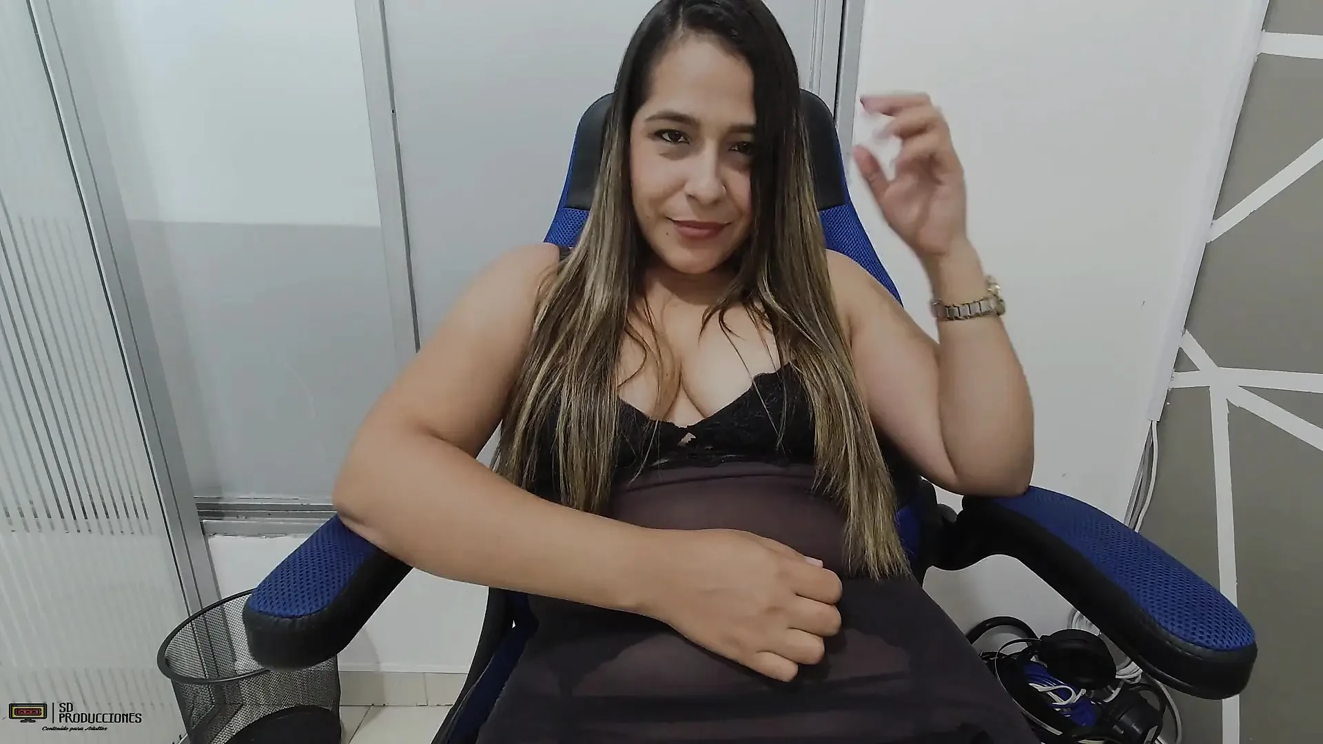 Ti Piace Guardarmi Mentre Mi Masturbo No Una MiLF Arrapata Tocca La