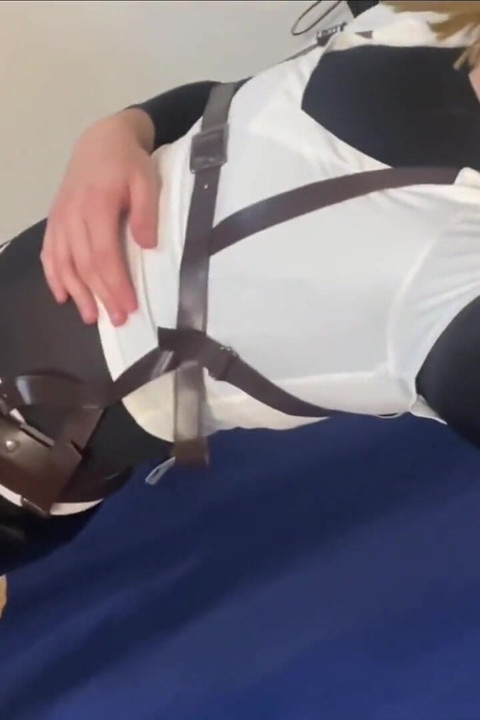 A cosplayes transz ribanc elélvez a hatalmas játéktól