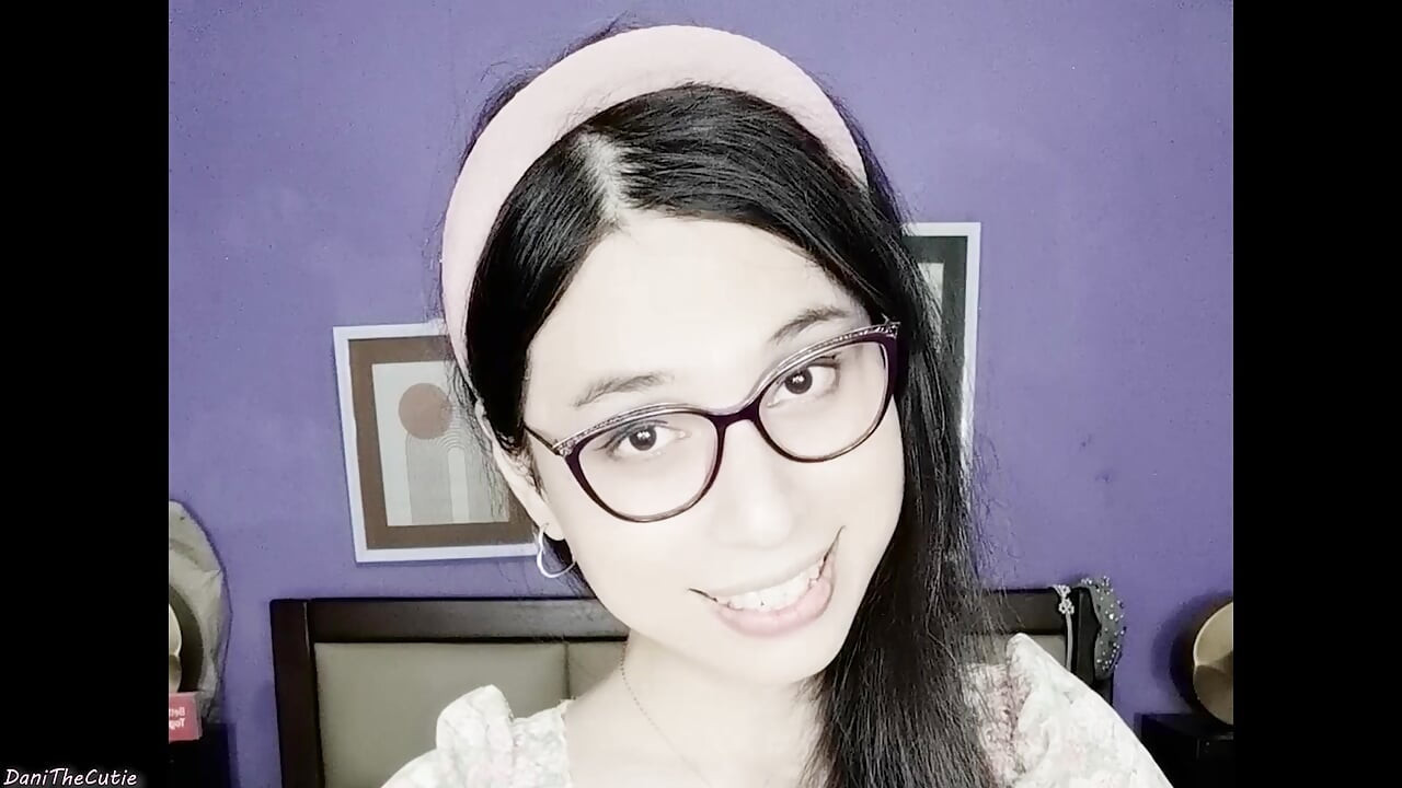 nemůžeš přestat zírat na sexy nohy plaché tgirl DaniTheCutie