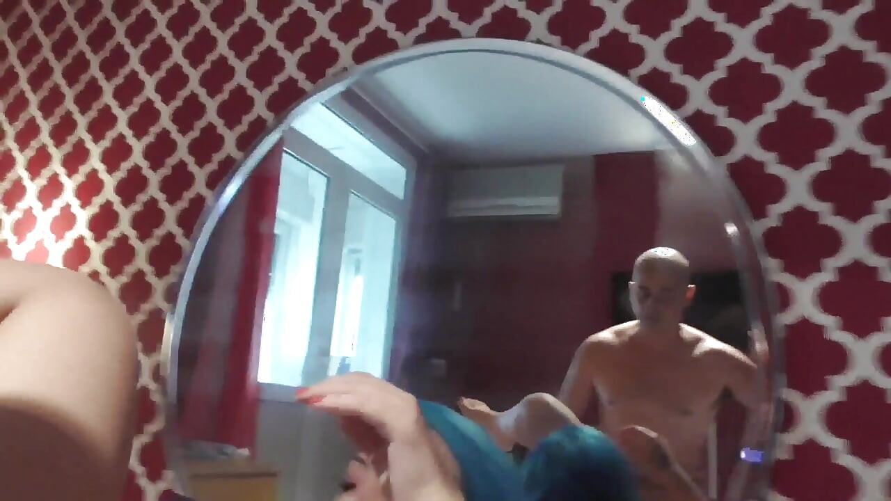 Vídeo privado com Monica Mavi, garota de cabelos azuis quentes
