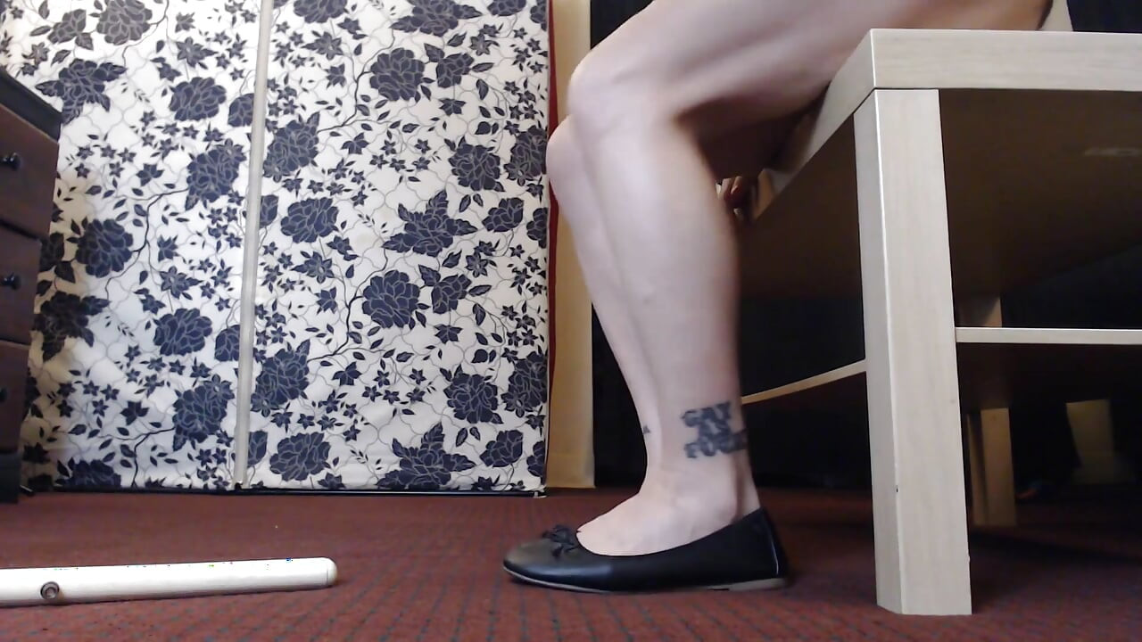 Black Bow To Rivet Ballet Flats