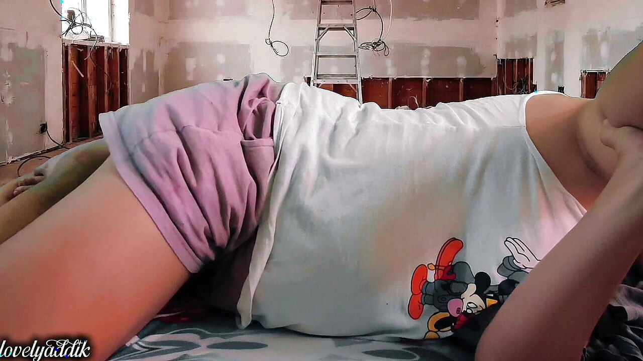 filipina milf waiting for workers Under construction room