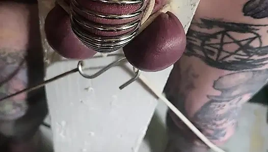 Goode Mädchen, Unhã1/4ckliches Crucifix-ballbusting Teil 3