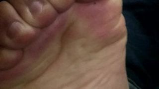 Footjob con piedi grassi e suole