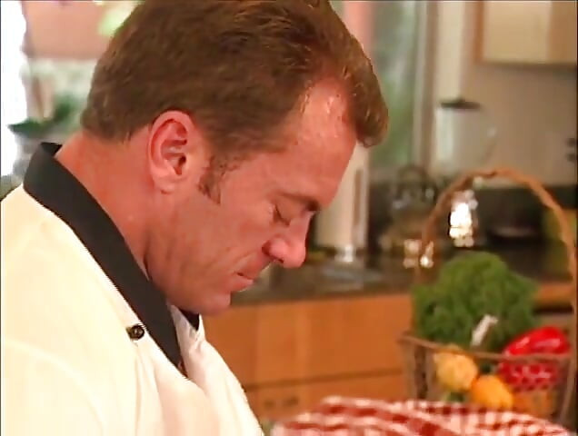 Sexo en la cocina ... Leche en la boca