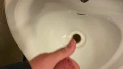 Masturbando em banheiros públicos