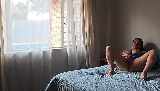 Betrügende Ehefrau Beim Masturbieren Erwischt! Fickt Poolboy, Während Ehemann Bei Der Arbeit Ist