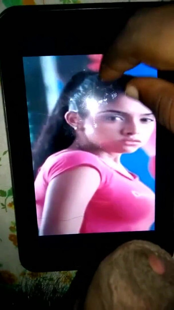 Epski trenutak iz "Asin Naara mundaaikku en kanji (asin sexy cum tribute)"