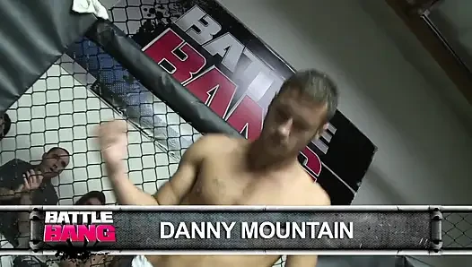 Tiefe geschraubte schwanz aus üppiger teen-fotze, schlitz sieht zierlich aus mit sperma