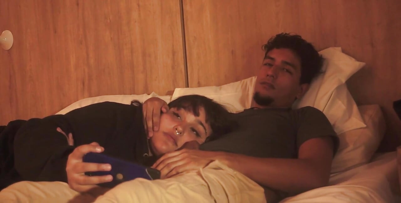 Saya tidak boleh berhenti menyentuh diri saya dan saya terpaksa meletakkan zakar saya ke dalam mulut adik tiri saya (mereka hampir menemui kami) Fantasiahardcoresex