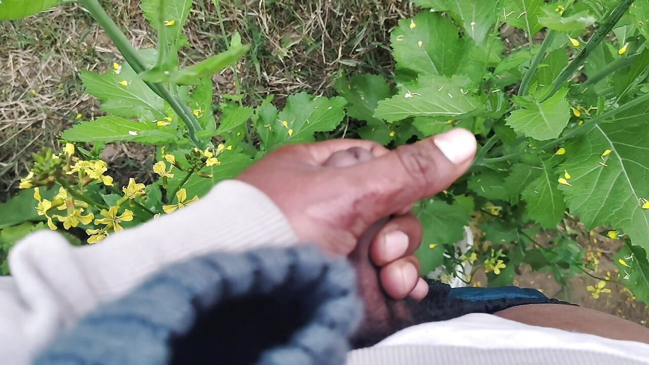 Apni madam ki chaddi se land katwaya