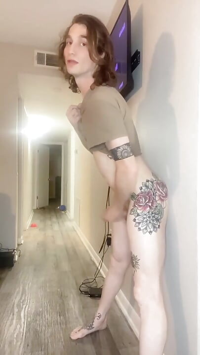 Auto-ejaculare facială!! Femboy Tessa se joacă cu curul și ejaculează pe propria față!