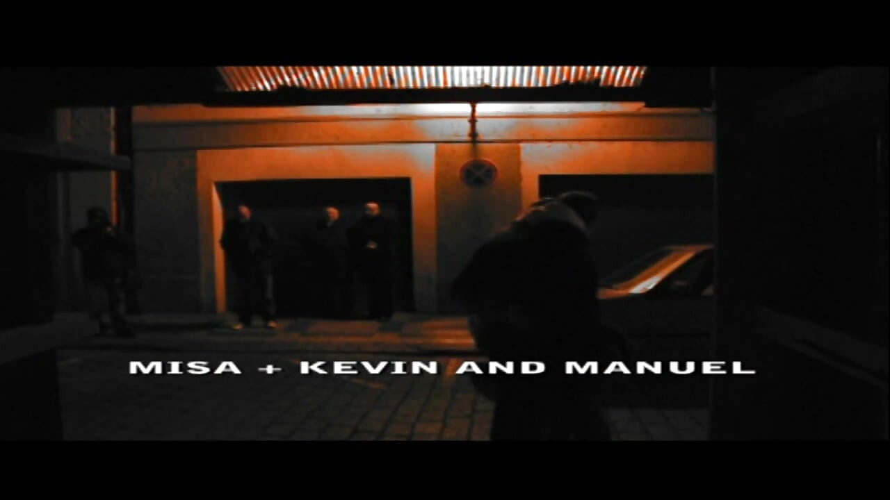 Twink panas bertiga: 3 lelaki memusnahkan di ruang tamu mentah!