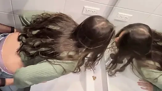 Aksi hot lesbian lesbian yang lagi asik mandi bareks di antara lesbian- lesbian yang lagi mandi