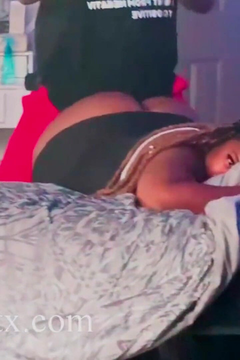 Βλέποντας anime με τον κώλο μου έξω