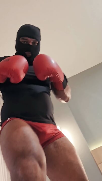 (rå video) Black Titan - POV tungvektsboksing-utfordring