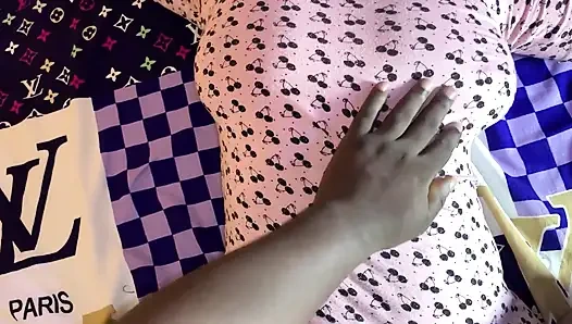 Yeni arkadaşım beni ziyaret ediyor ve yarağıma karşı koyamadı