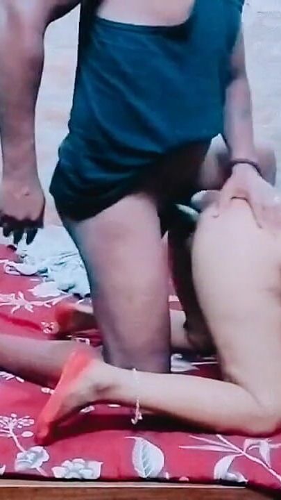 Bhabhi deshi bercinta sepenuhnya berkongkek dubur dan gaya doggy - pasangan kampung