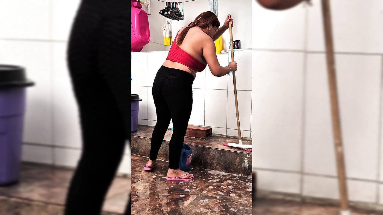 Minha meia-prima é quem limpa a casa e eu acabo fodendo ela. Estados Unidos - Americano