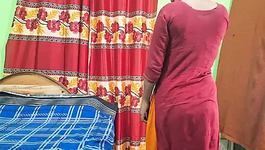 Abang tiriku masuk ke kamarku tanpa pengumuman... Kami akhirnya ngentot habis-habisan, aku dipeluk