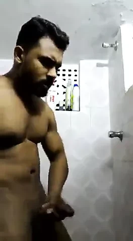 Индийский мужик дрочит