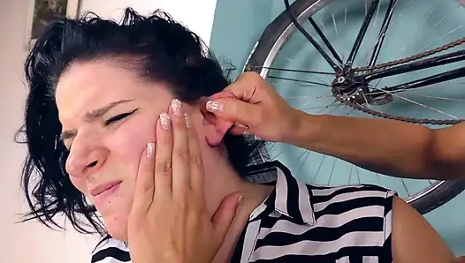 Üst model Abbie Cat'in aşırı kulak ezme filmi