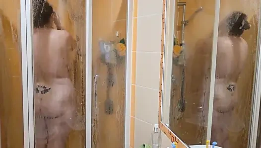 Она Просто Принимает Душ... Или Же Он Подумал - Муж Чуть Не Застукал Меня За Мастурбацией