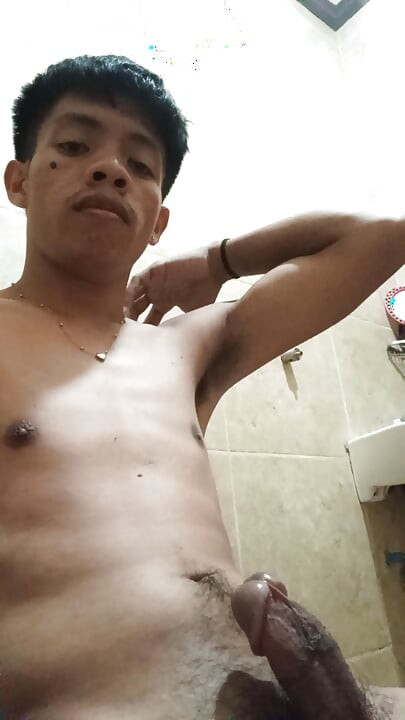 Jameson’s Steamy Solo Shower Wank & Explosive Cumshot