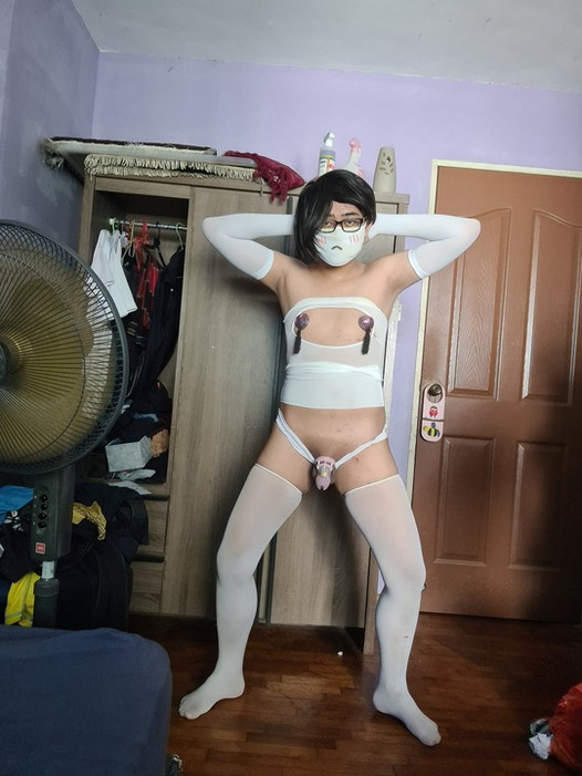 Sissy bimbo consolador mierda