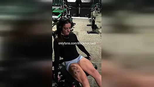 College-schlampe squirtet hart auf IG live, während sie muschi fingert