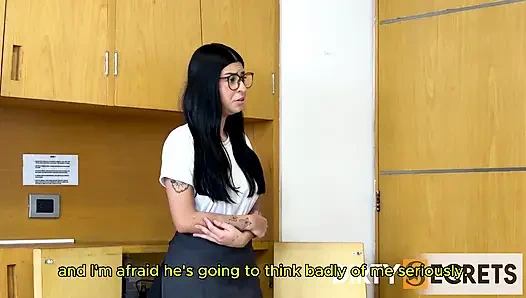 ICH FICKE DIE NEUE HAUSHÄLTERIN UND MEIN STIEFVATER WIRD WÜTEND, WEIL ER SIE ZUERST FICKEN WOLLTE.