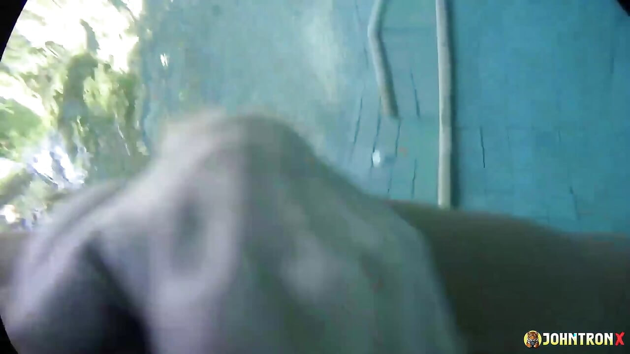 Johntronx - sexo húmedo en la piscina con una hermosa nena malasia