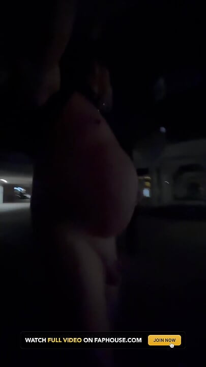 Nude walk parking apartamentos