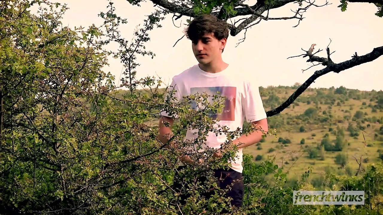 法国Twks去暴露狂徒步旅行操逼之旅