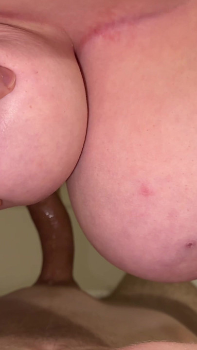 Blowjob shooting between big tits p3