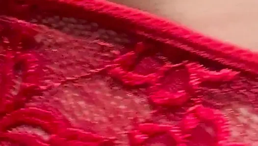 MILF mit großen natürlichen möpsen macht eine show