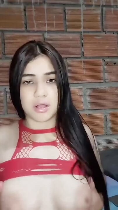 継母と彼女の美しい胸を持つアマチュアの楽しみ ユリエスゴメス