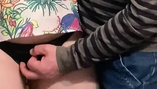 OMG! Она позволила мне потереть ее идеальную киску