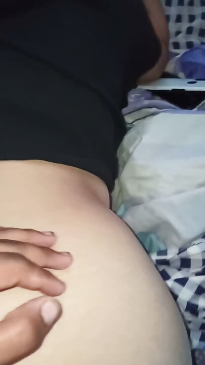 Une MILF se fait baiser en quatre