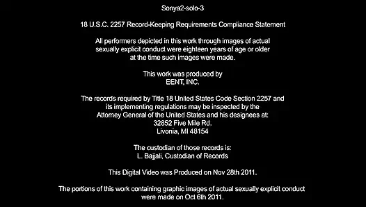 Соня мастурбирует