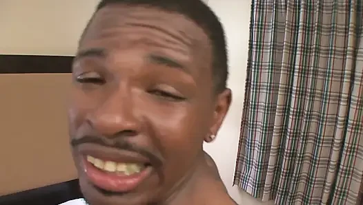 Şişman zenci büyük siyah yarakla sert sikiliyor