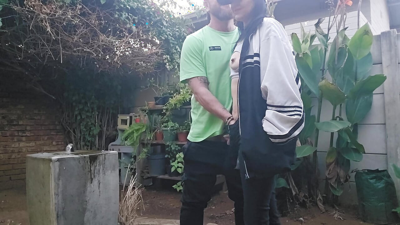 Jebi moju ženu na fontanu da bi komšije videle