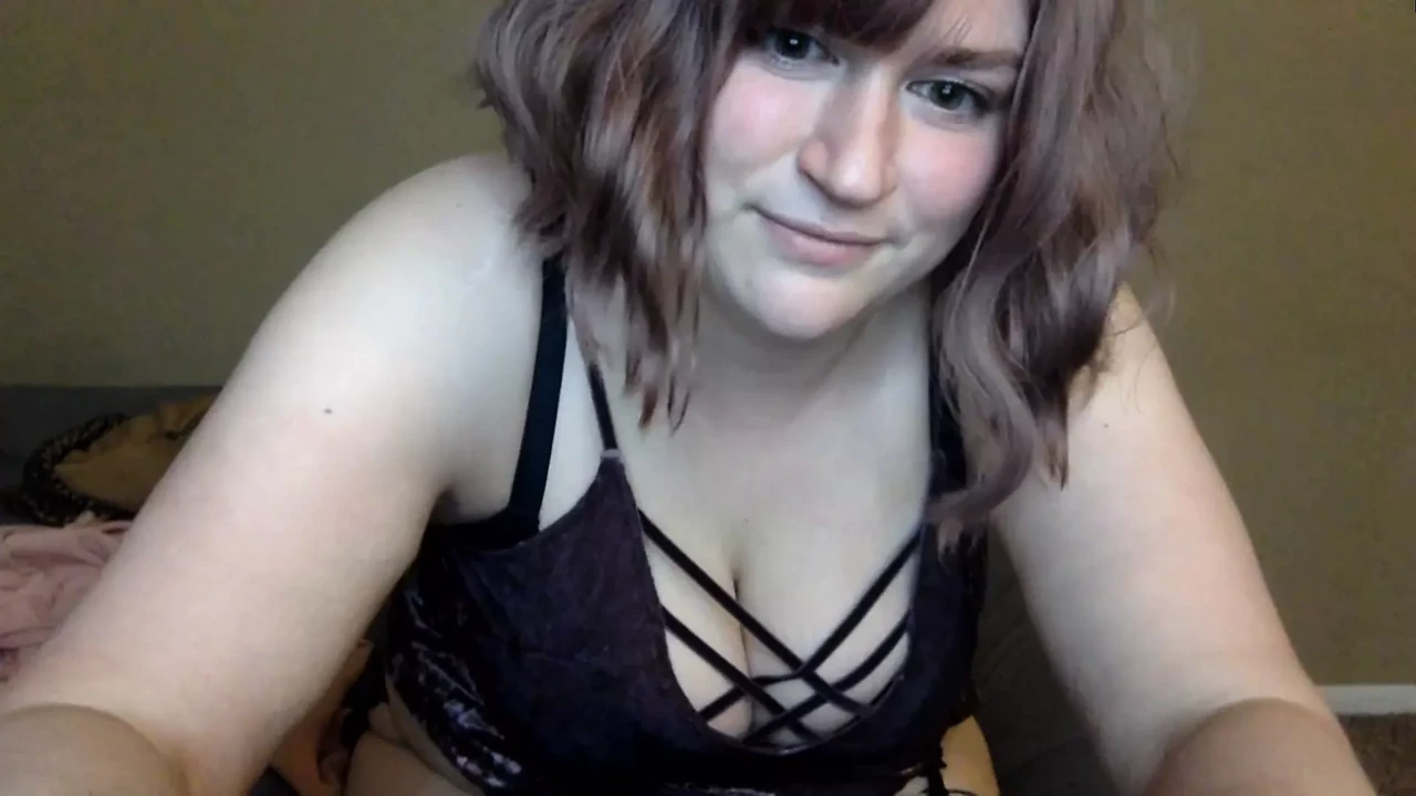 Cute BBW fingering herself in nylons