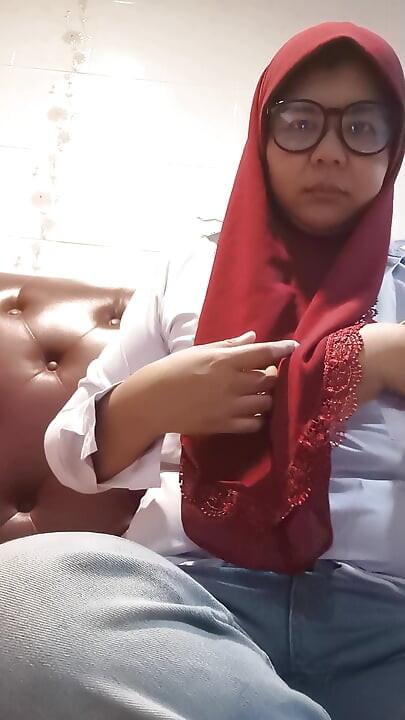 Tulin salaa asumaan myymään omani huoneeseen ennen kouluun menoa.