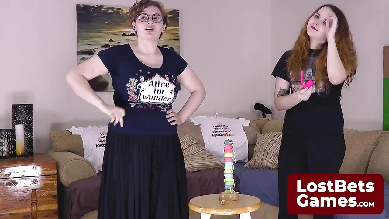 Reacharound, ett strippspel som är lika spännande som det är djärvt