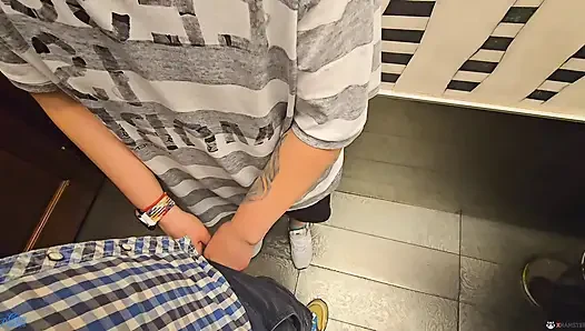 Sperma in die muschi, creampie im toiletten-restaurant