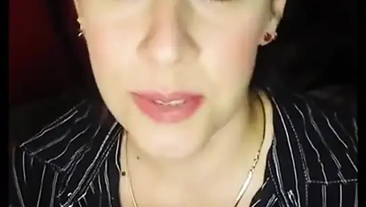 Glücklicher tag der arbeit! Ich werde Dich mit einem Guten Morgen-blowjob aufwecken, damit Sie die Welt essen können!