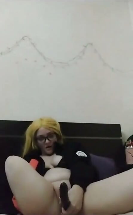 Naruko masturbuje s robertkem