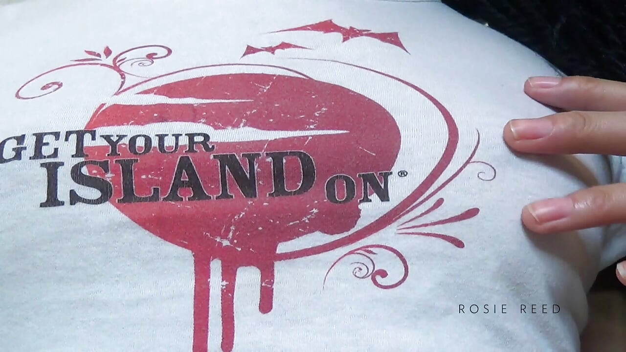 Temps de t-shirt mouillé - La déesse Rosie Reed, tee mouillée aux petits seins - HD 1080p
