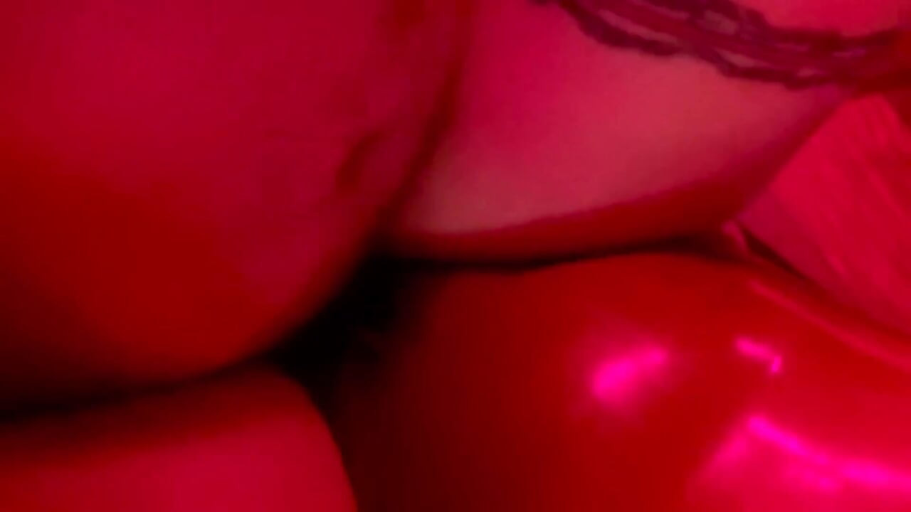 Žestoko jebanje na BDSM ljuljački u lateksu
